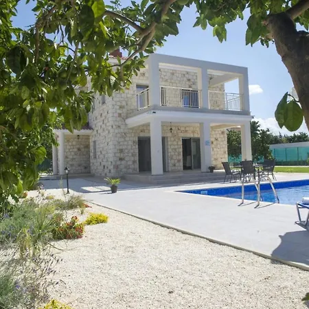 Rafaella Villa- Pvt Pool-near Sea/beach *