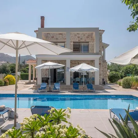 Villa Rafaella Villa- Pvt Pool-near Sea/beach