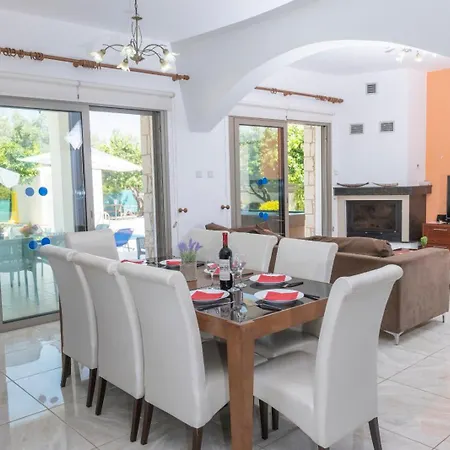 Rafaella Villa- Pvt Pool-near Sea/beach וילה