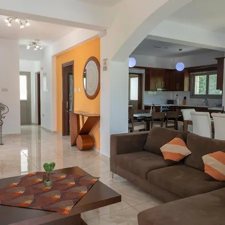 Villa Rafaella Villa- Pvt Pool-near Sea/beach