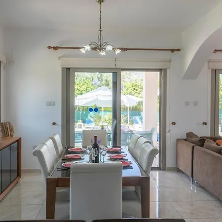 Rafaella Villa- Pvt Pool-near Sea/beach Argaka