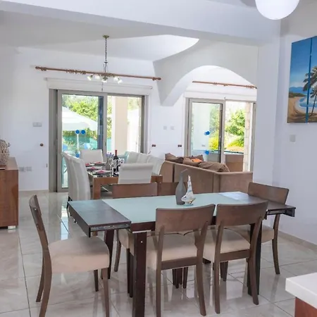 Villa Rafaella Villa- Pvt Pool-near Sea/beach