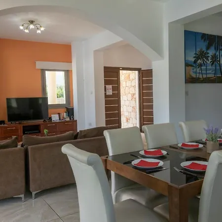 Villa Rafaella Villa- Pvt Pool-near Sea/beach