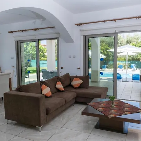 Villa Rafaella Villa- Pvt Pool-near Sea/beach