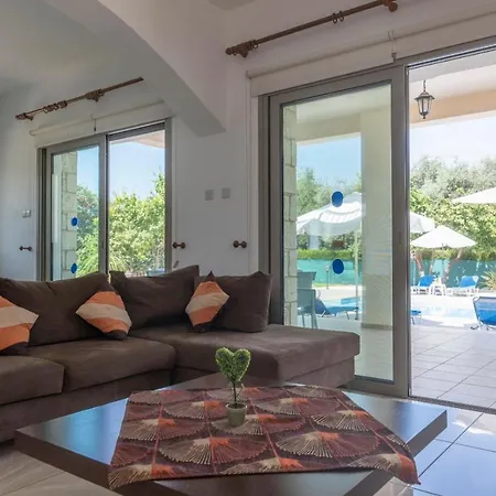 Rafaella Villa- Pvt Pool-near Sea/beach Villa Argaka